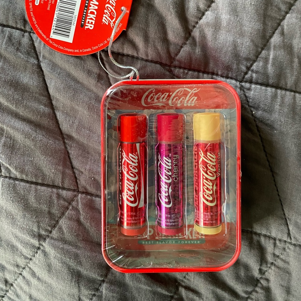 Set Of 3 Lip Smacker Lip Balm
Collection Tin Coca Cola‎ Cherry
Vanilla Flavored